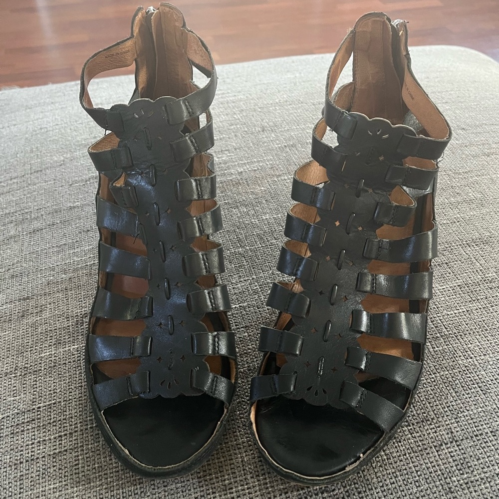 Pikolinos gladiator heels